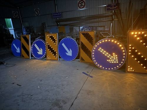 咸阳咸阳河南太阳能交通标牌 河南自发光交通路标牌厂家